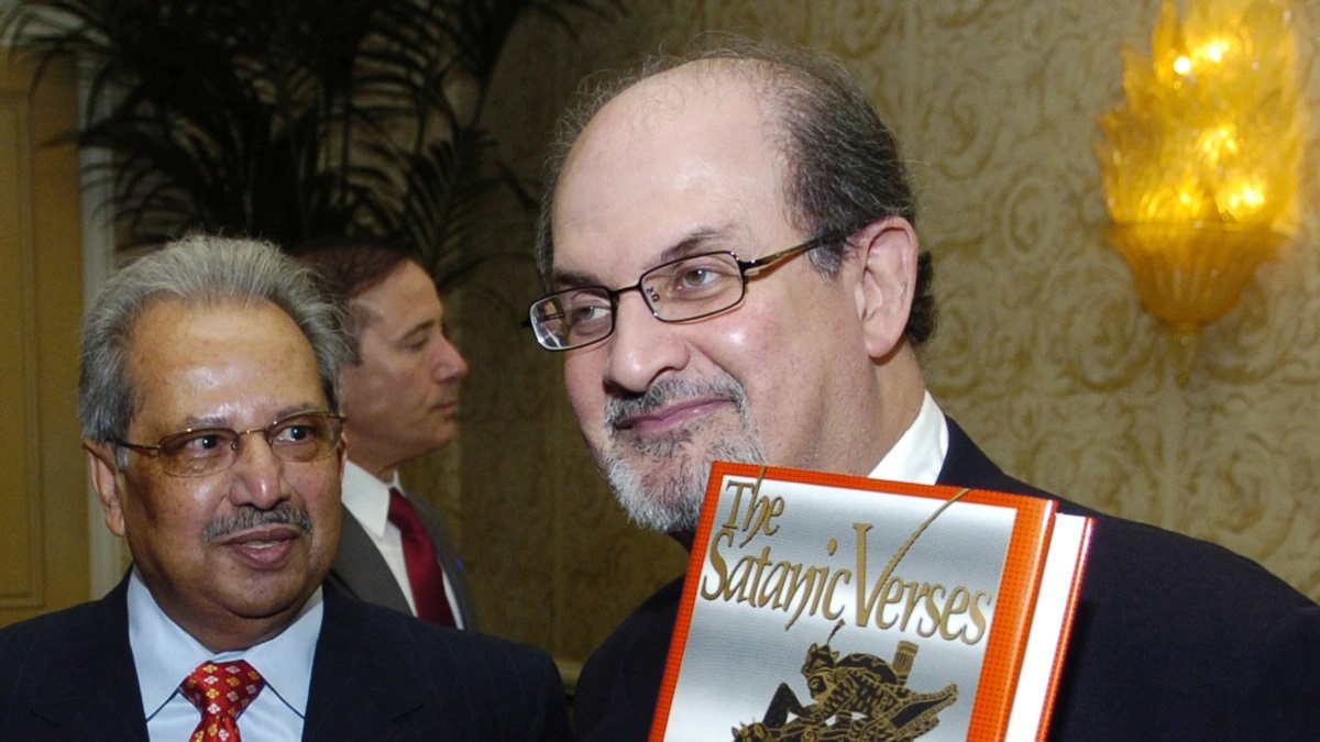 Iran Lancarkan Serangan Terhadap Salman Rushdie!